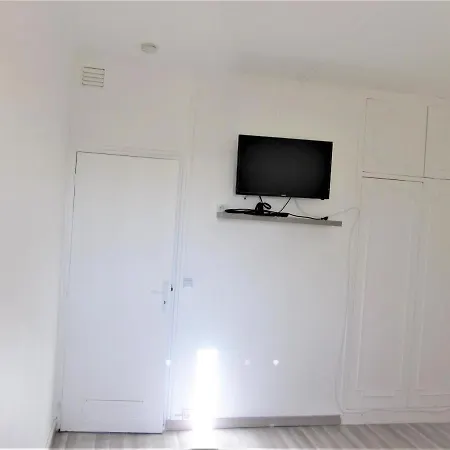 Location 4 Pieces Proche Centre-ville Et Autoroutes Apartment