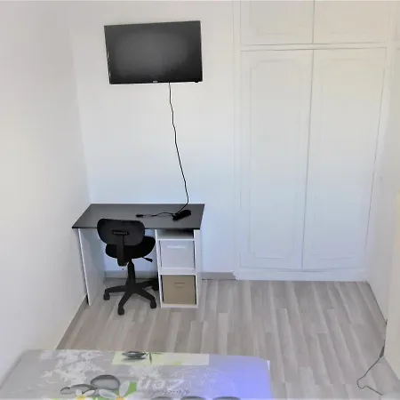 Location 4 Pieces Proche Centre-ville Et Autoroutes