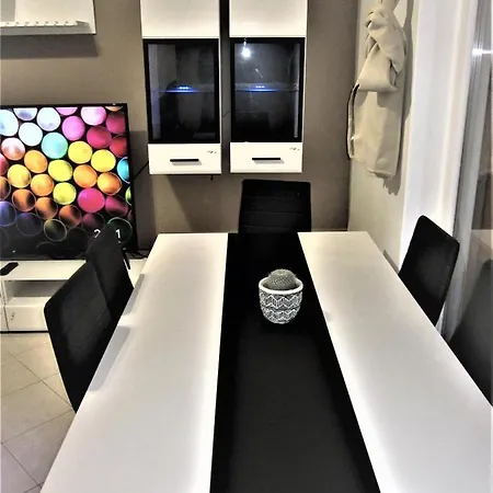 Apartment Location 4 Pieces Proche Centre-ville Et Autoroutes *