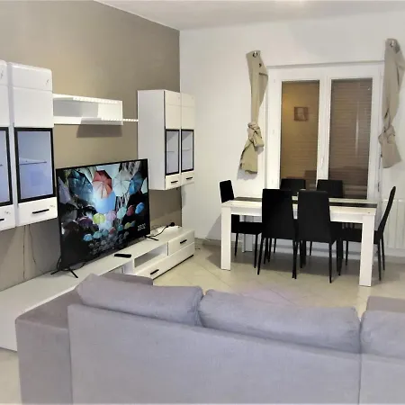 Location 4 Pieces Proche Centre-ville Et Autoroutes Apartment *