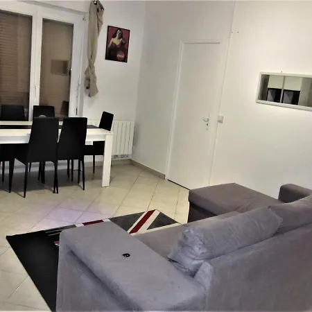 Apartment Location 4 Pieces Proche Centre-ville Et Autoroutes Melun