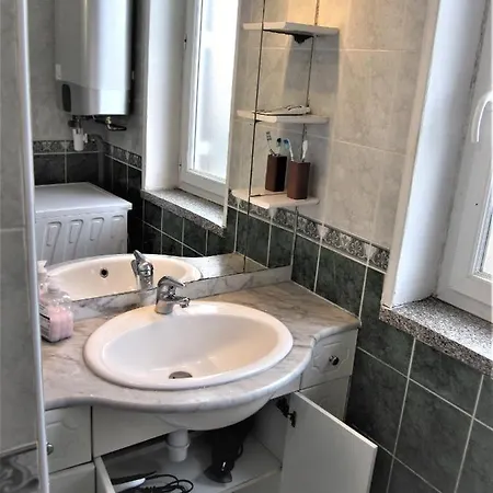 Location 4 Pieces Proche Centre-ville Et Autoroutes Apartment *